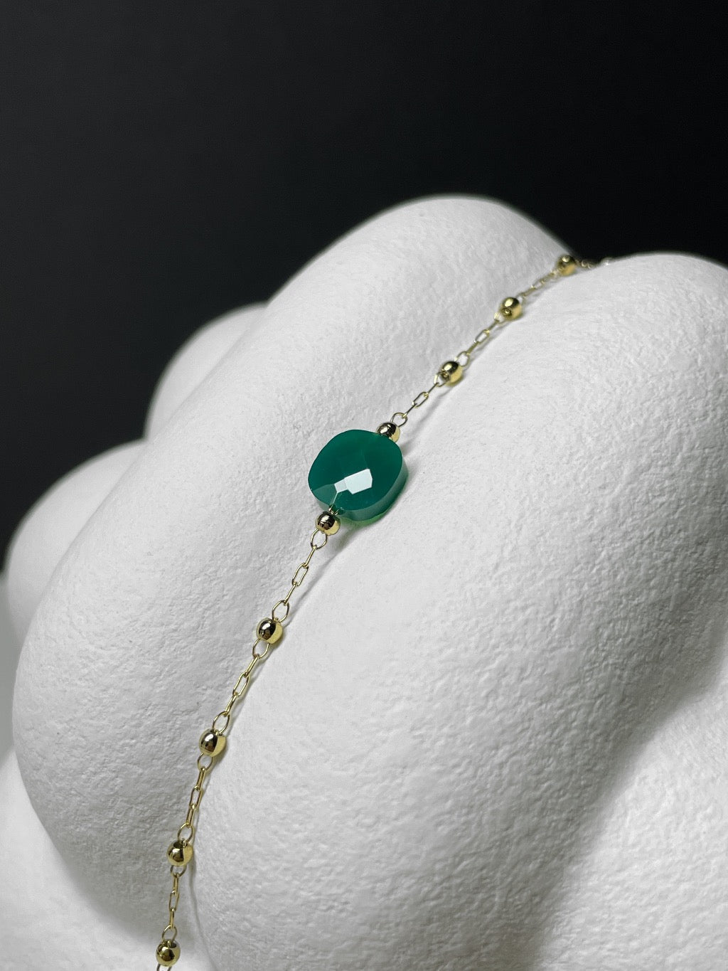 Armband aus vergoldetem Edelstahl mit Schmuckstein