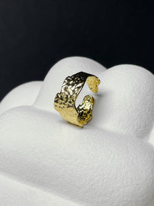 Ring aus gold-ionenplattiertem Edelstahl