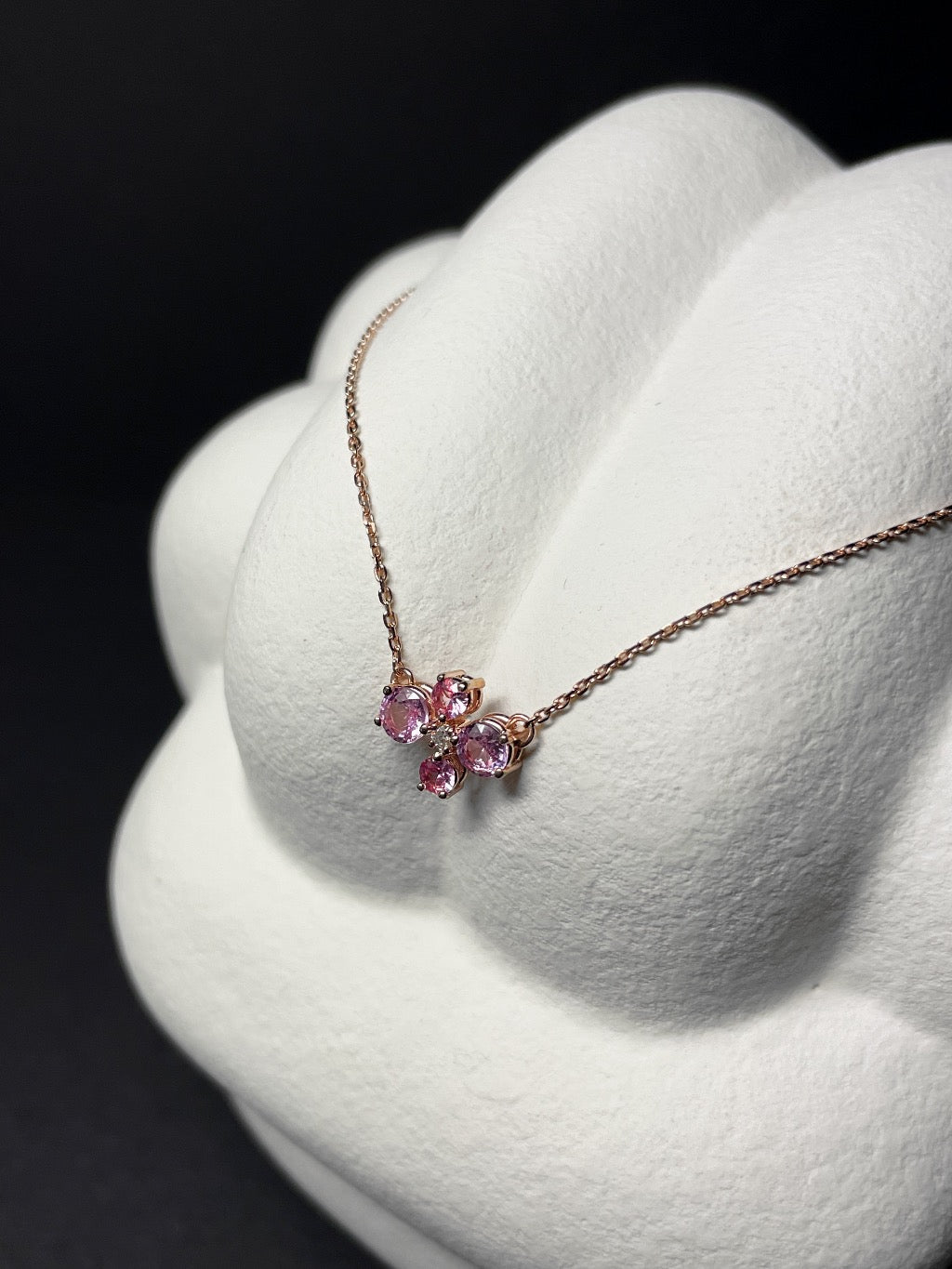 Rosegold Halskette mit rosa Saphiren
