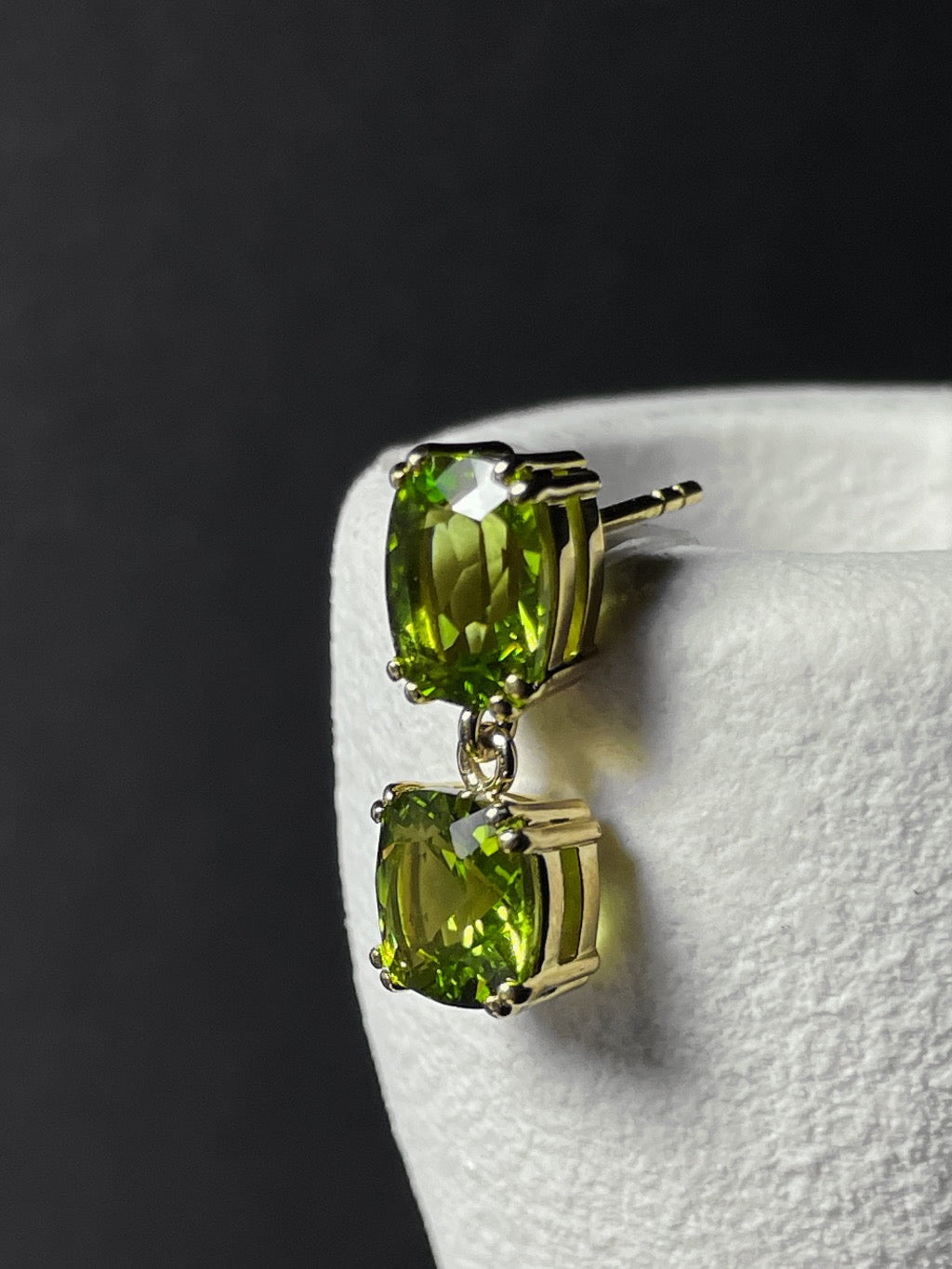 Gelbgold Ohrschmuck mit Olivin