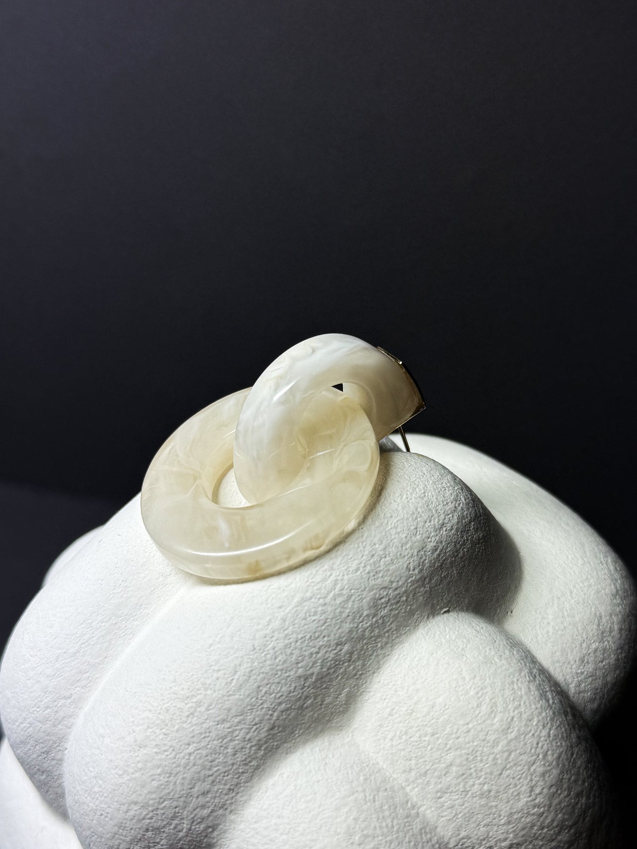 Ohrschmuck aus Edelstahl und Acryl