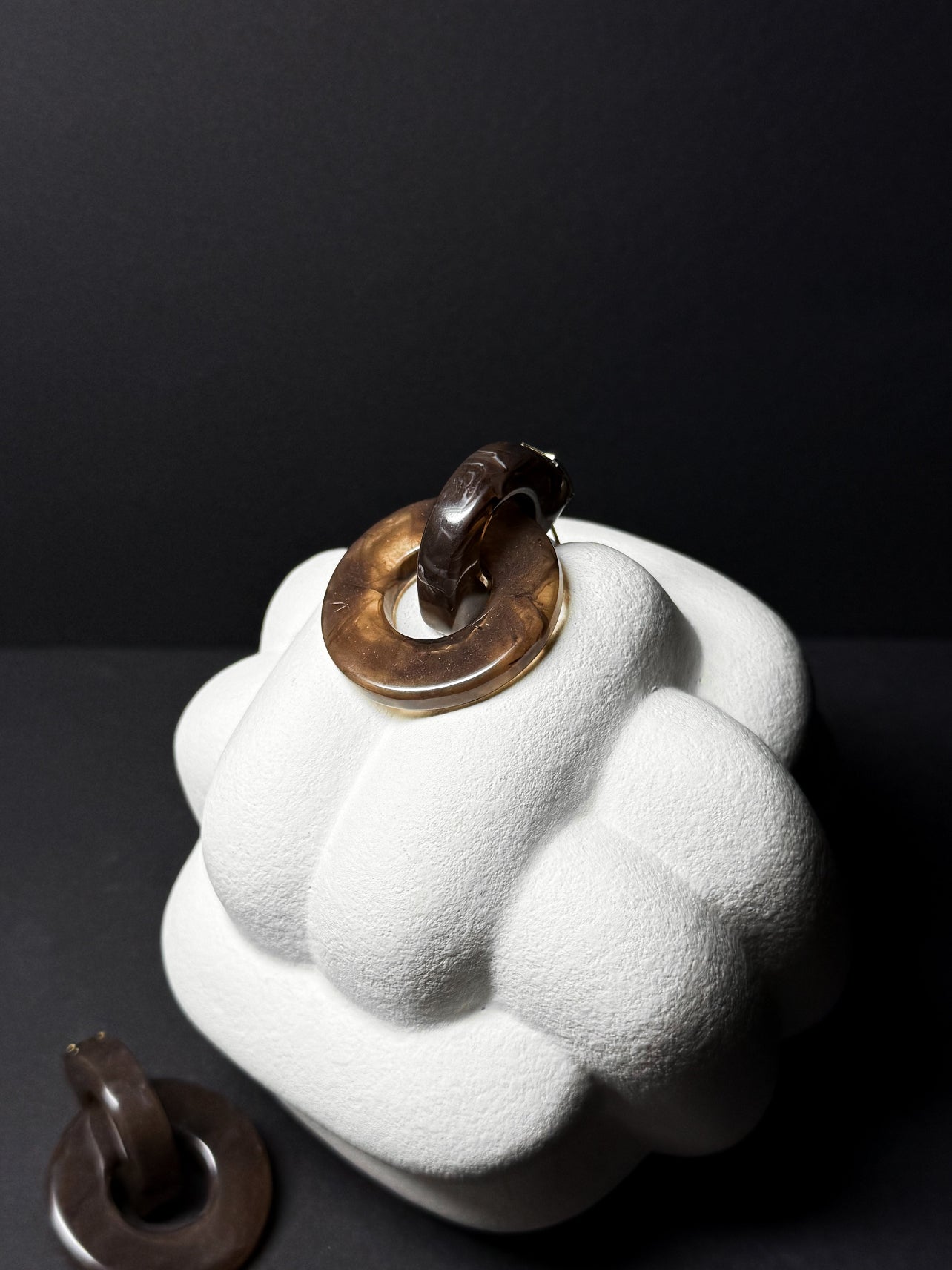 Ohrschmuck aus Edelstahl und Acryl