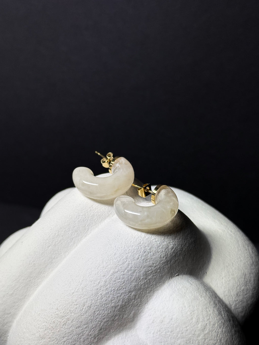 Ohrschmuck aus Edelstahl und Acryl