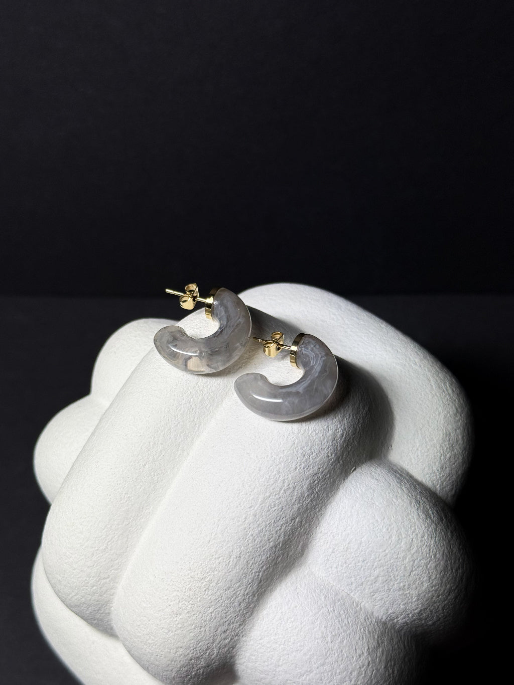 Ohrschmuck aus Edelstahl und Acryl