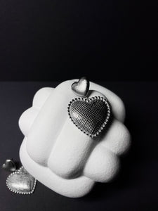 Edelstahl Ohrschmuck mit Herzmotiv