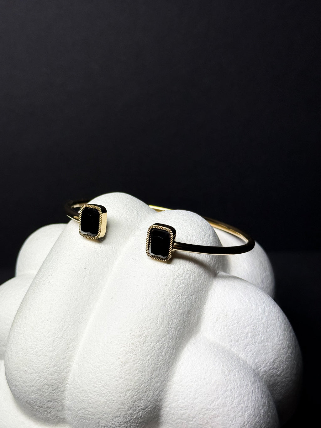 Armreif aus Edelstahl mit Onyx
