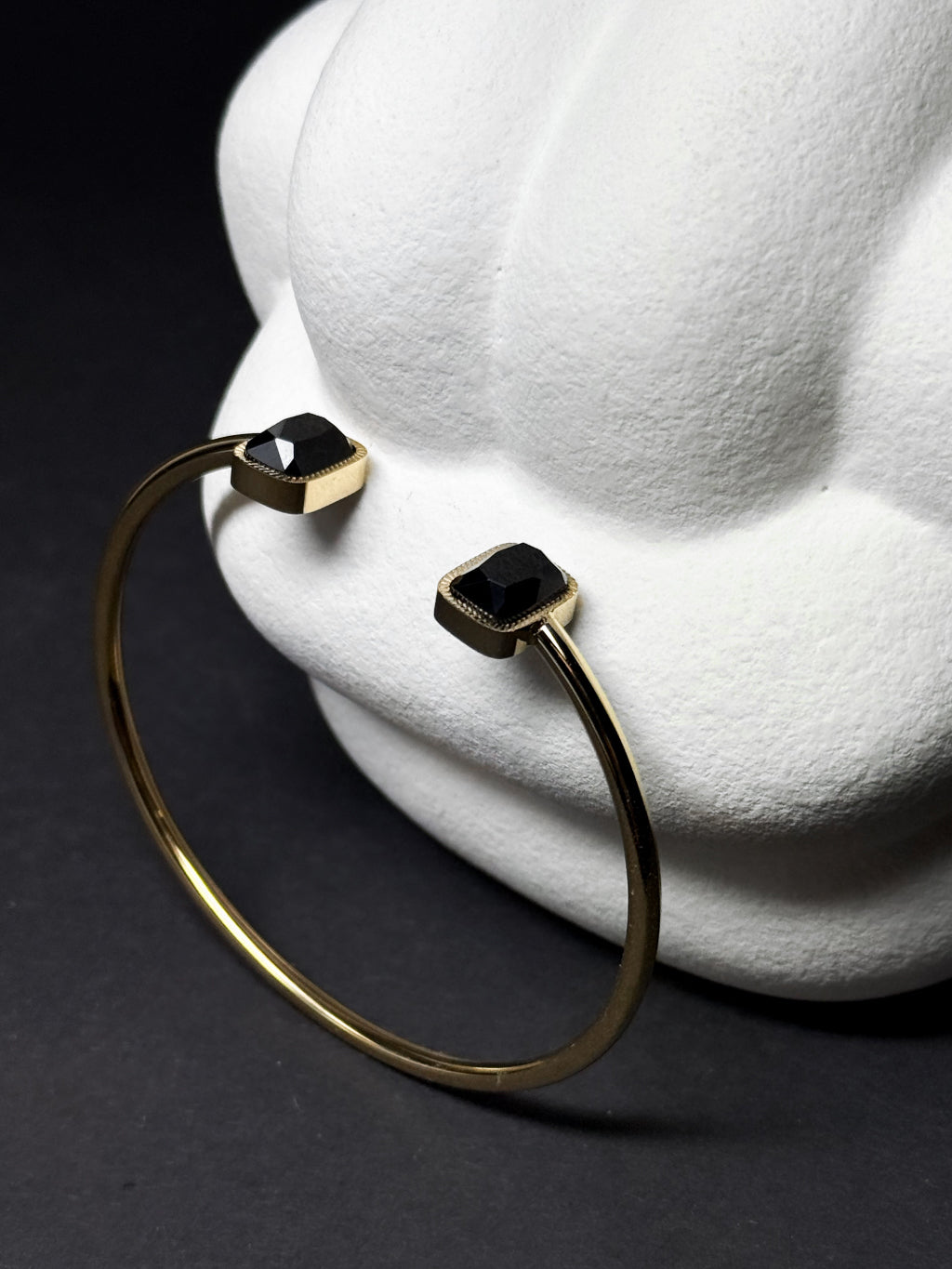 Armreif aus Edelstahl mit Onyx