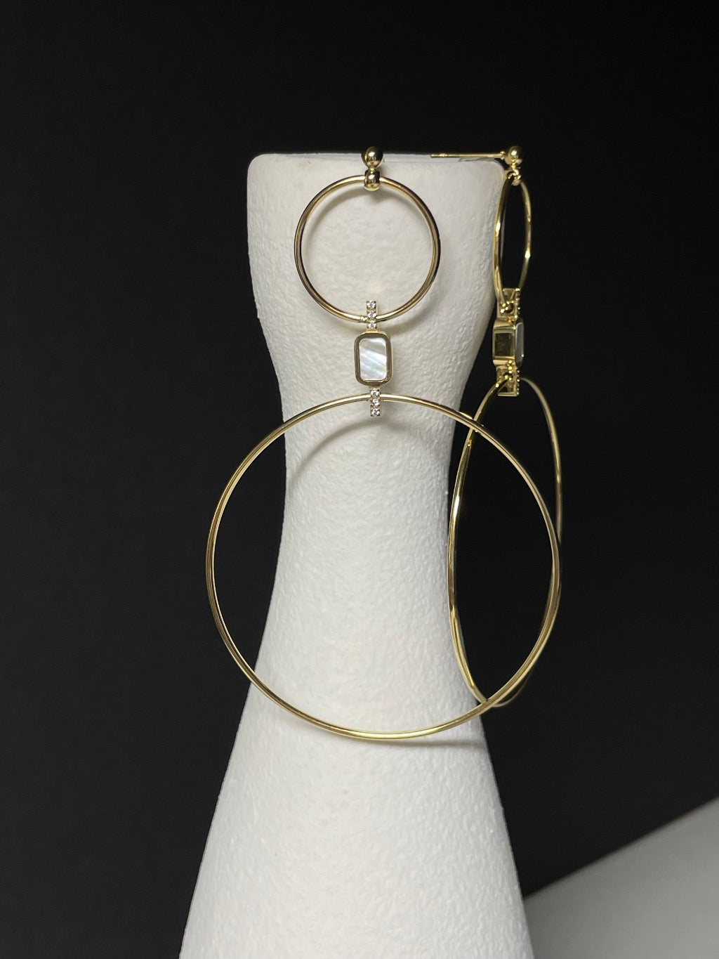 Statement Ohrschmuck aus Edelstahl mit Perlmutt