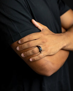 Titanring mit Onyx