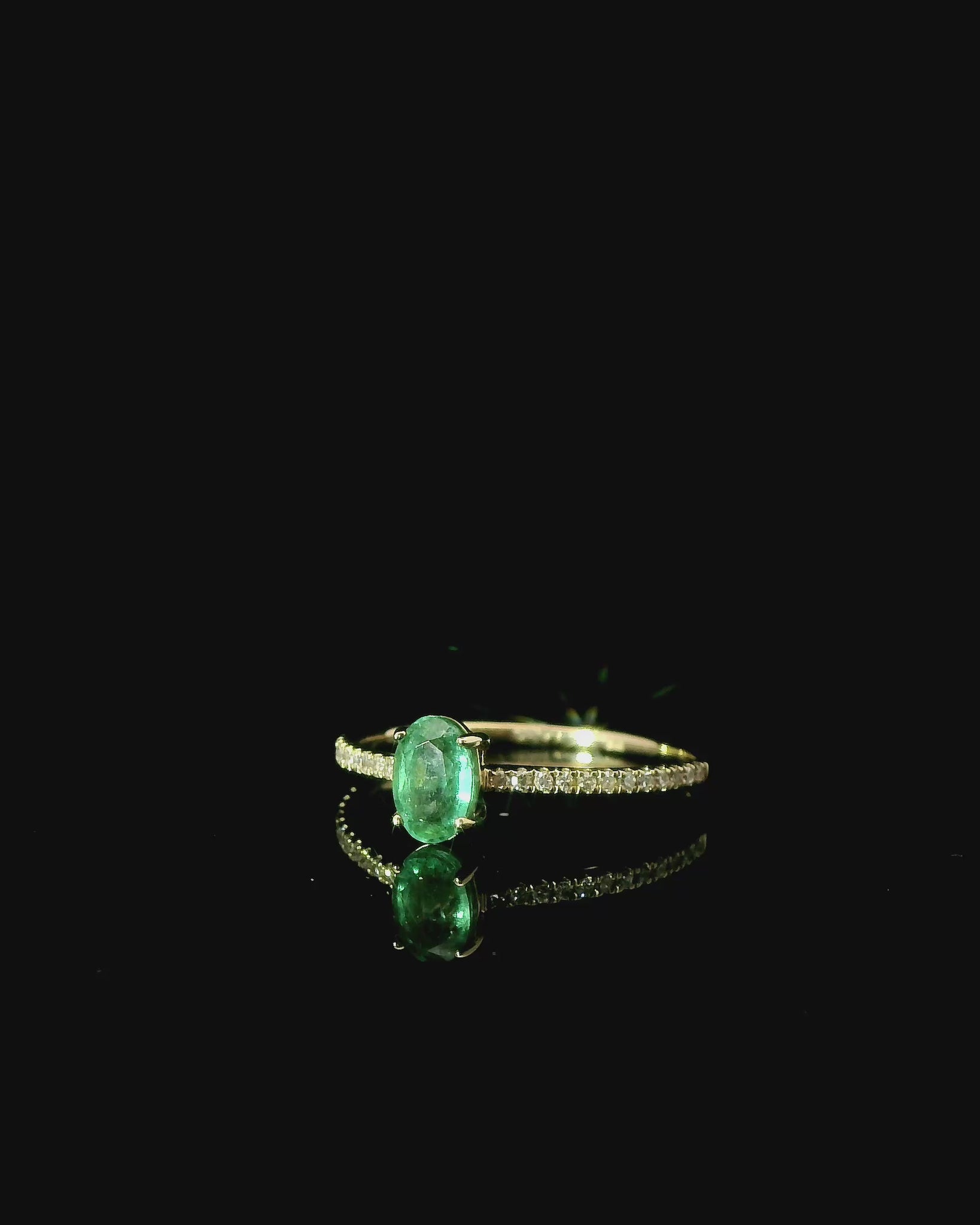 Gelbgold Ring mit Smaragd und Diamanten