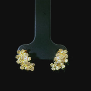 Silber vergoldeter Ohrschmuck mit floralem Motiv