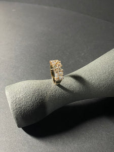 vergoldeter Ring mit weißen Zirkonia Steinen